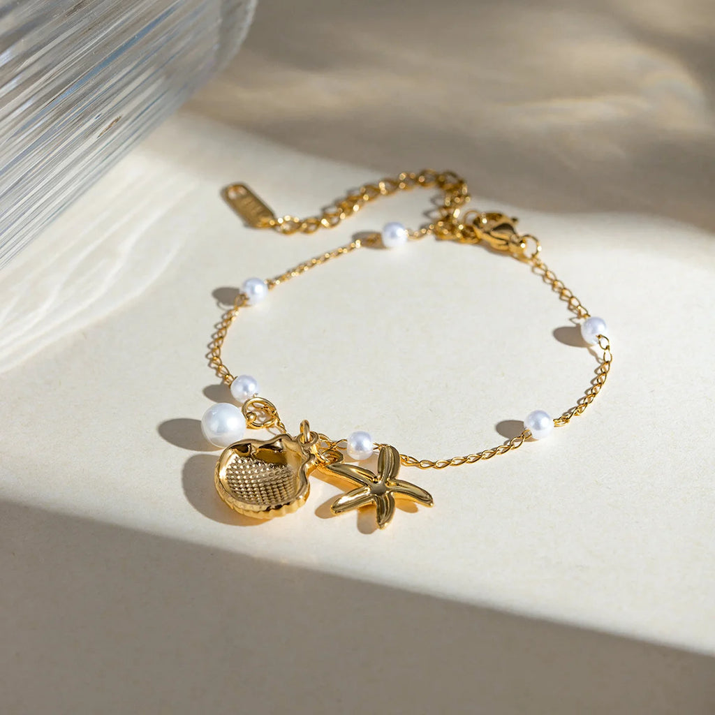Fashion Jewelry 18K Gold Stainless Steel Pearl Chain with Summer Shell & Starfish Pendant Bracelet